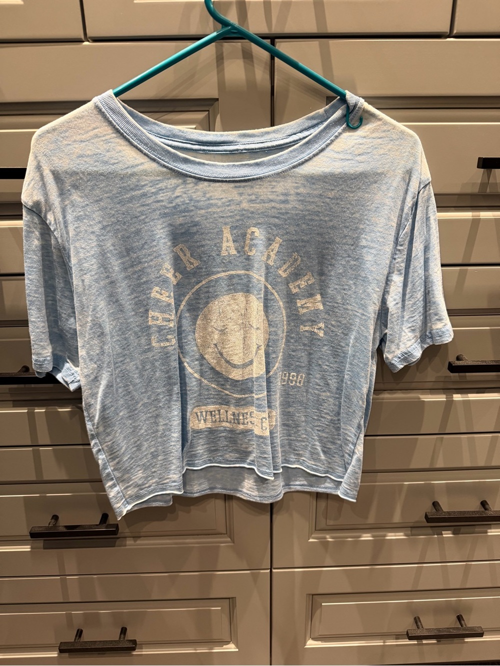 Light Blue Smiley Graphic Cropped Tee — Casual Women's Crop Top